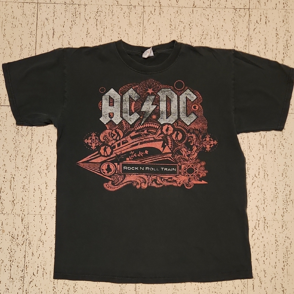 AC/DC Rock N Roll Train Black Ice 2008/2009 Tour Graphic T Shirt Vintage Y2K